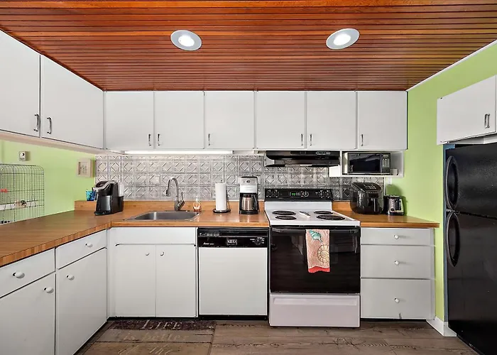 1 Bedroom Oceanfront Condo, Steps To The Beach! *