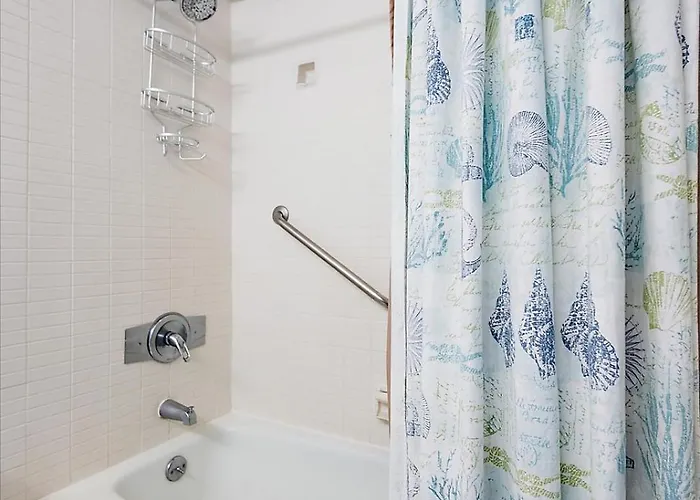 1 Bedroom Oceanfront Condo, Steps To The Beach! Holiday home Ocean City