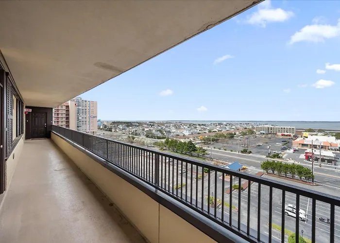 1 Bedroom Oceanfront Condo, Steps To The Beach! * Ocean City