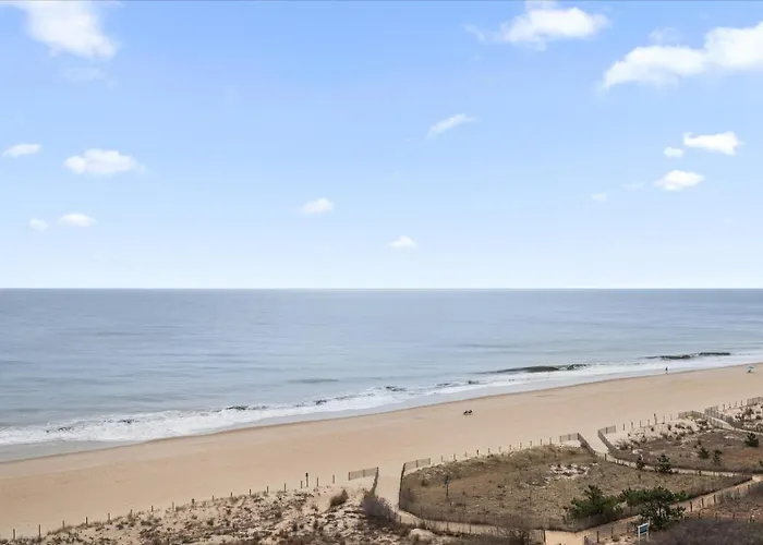 Holiday home 1 Bedroom Oceanfront Condo, Steps To The Beach! *
