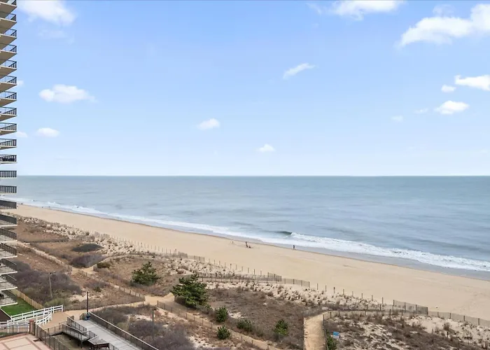1 Bedroom Oceanfront Condo, Steps To The Beach! *