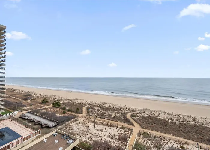 Holiday home 1 Bedroom Oceanfront Condo, Steps To The Beach! *