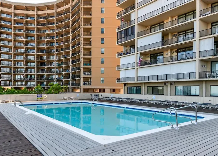 1 Bedroom Oceanfront Condo, Steps To The Beach! Holiday home *