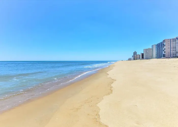1 Bedroom Oceanfront Condo, Steps To The Beach! Holiday home *